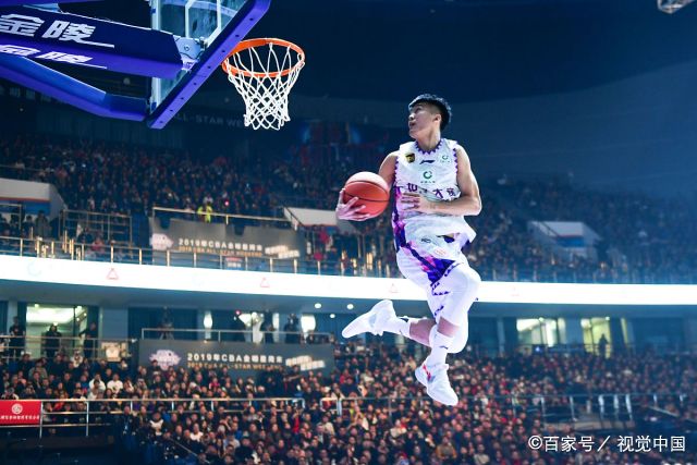 在扣篮大赛决赛中,张健豪以第一扣30分,第二扣49分的成绩卫冕中国人寿